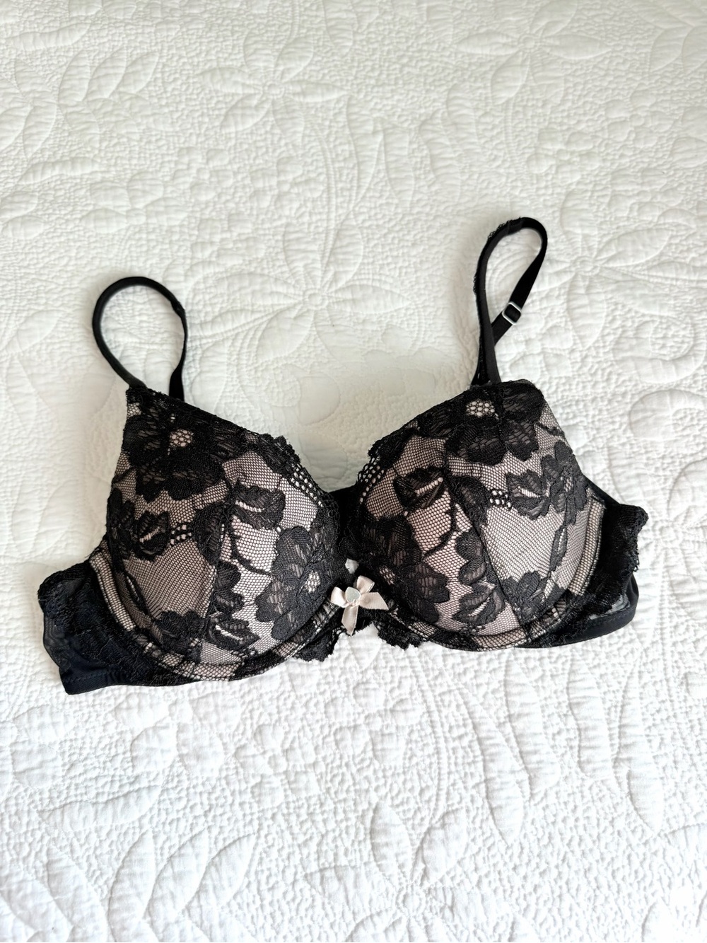 Victoria’s Secret body by Victoria push up bra 36B black lace nude EUC